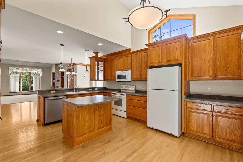 Photo of 3402 Turnberry Oak DRIVE, Waukesha, WI 53188 (MLS # 1939418)