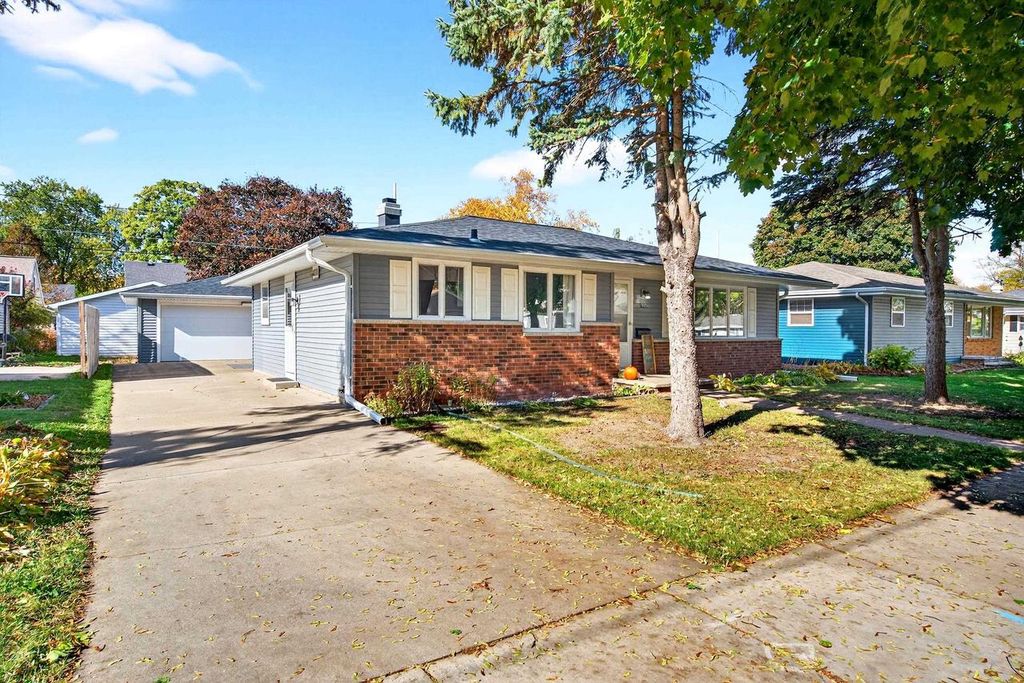 Photo of 1925 N Superior STREET, Appleton, WI 54911 (MLS # 50317342)