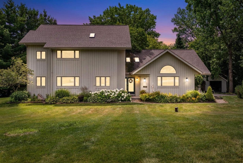 Photo of N5020 Summit DRIVE, Fond Du Lac, WI 54937 (MLS # 50329020)
