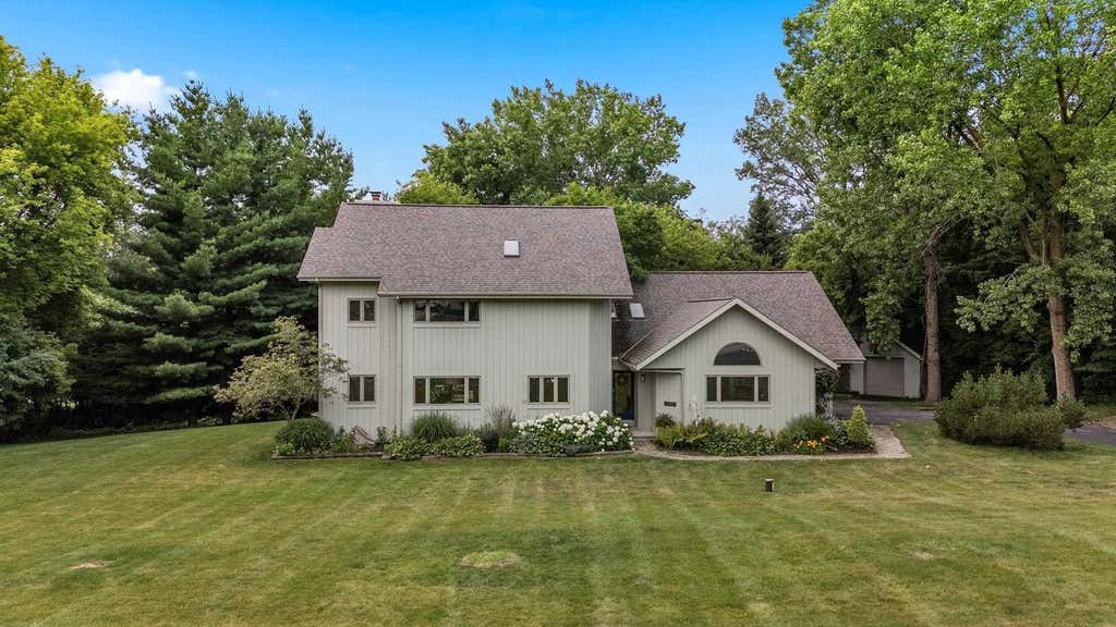 Photo of N5020 Summit DRIVE, Fond Du Lac, WI 54937 (MLS # 50329020)