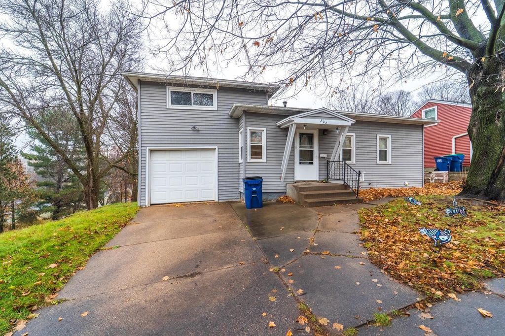 Photo of 802 Nina AVENUE, Wausau, WI 54403 (MLS # 22505607)