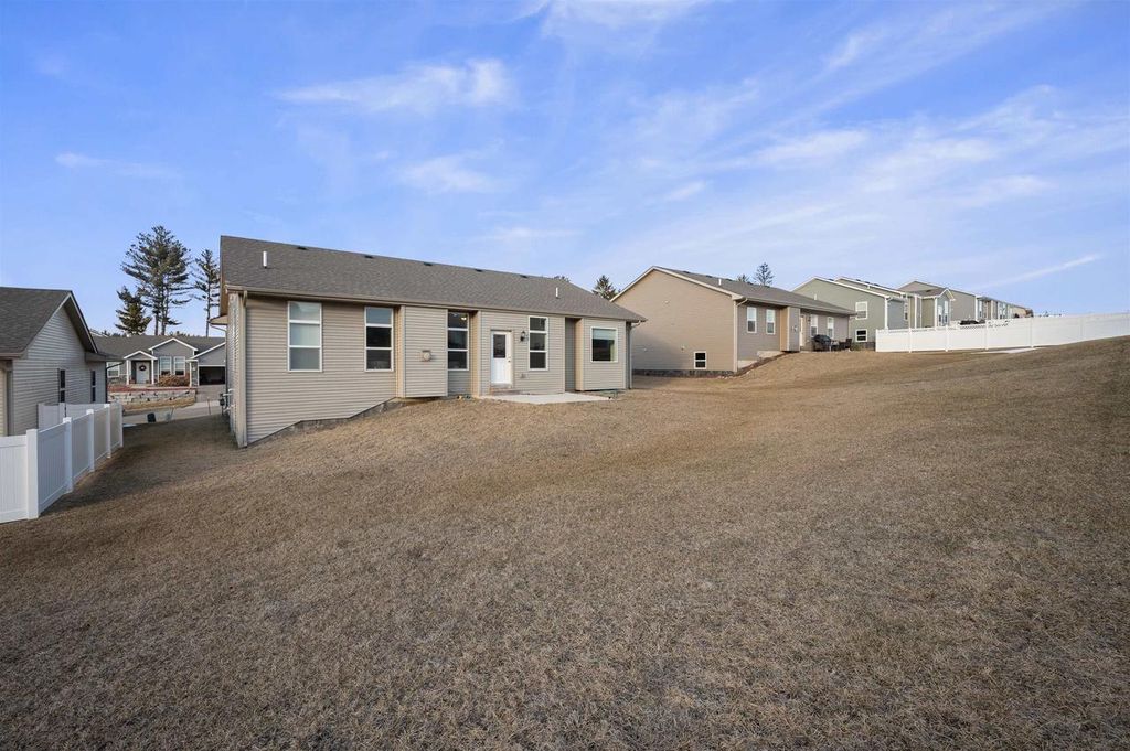 Photo of 962 Margarets WAY, Belleville, WI 53508 (MLS # 2017556)