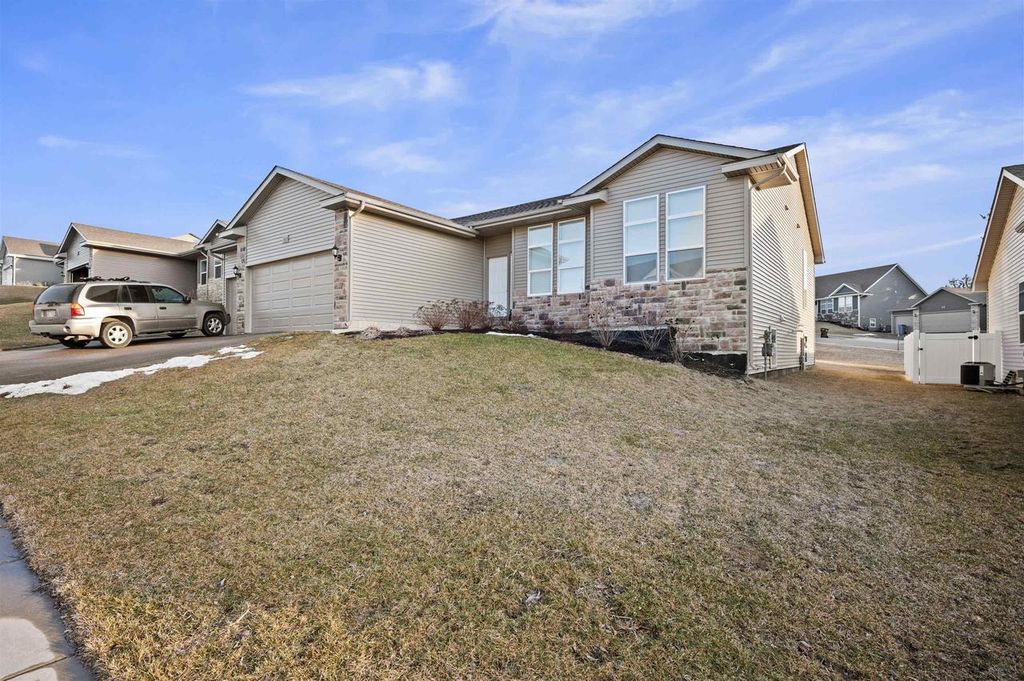 Photo of 962 Margarets WAY, Belleville, WI 53508 (MLS # 2017556)