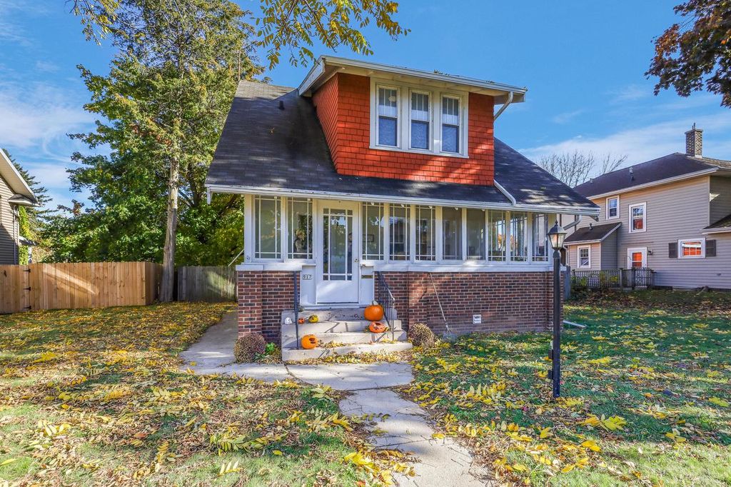 Photo of 917 N 6th STREET, Manitowoc, WI 54220 (MLS # 1941561)