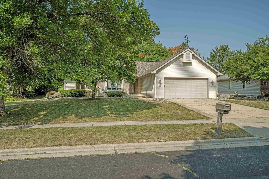 Photo of 5602 CHESTNUT LANE, Mcfarland, WI 53558 (MLS # 2024475)