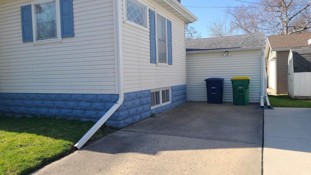 Photo of 800 11th AVENUE, Green Bay, WI 54304 (MLS # 50324054)