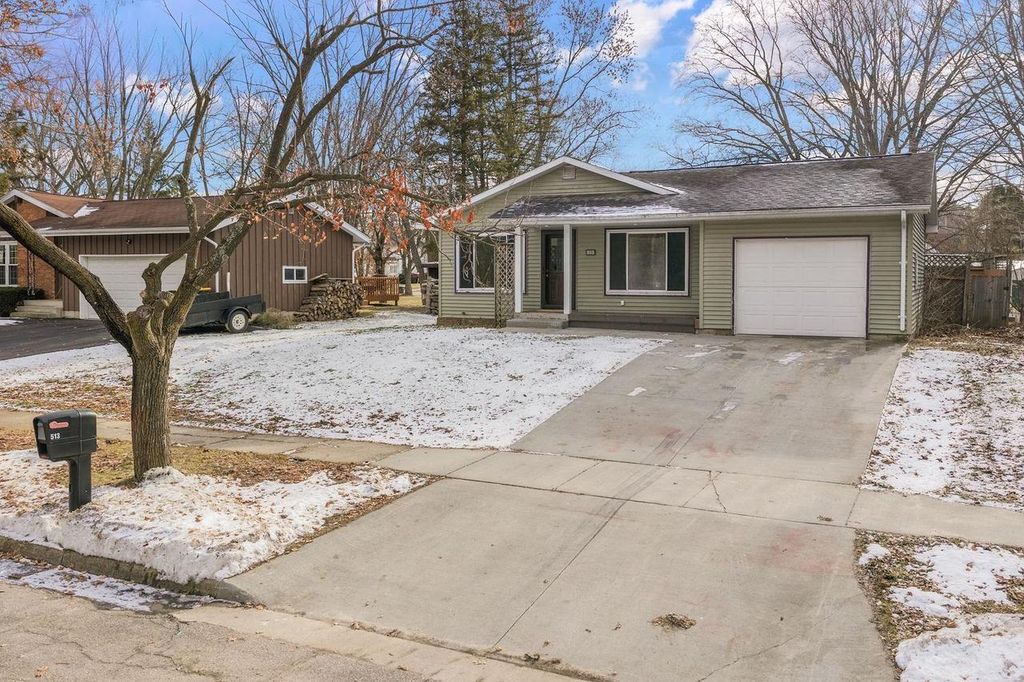 Photo of 513 W 2nd STREET, Reedsburg, WI 53959 (MLS # 2014563)