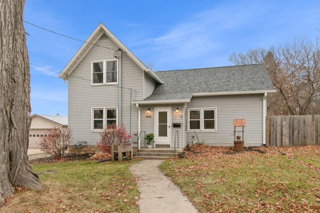 Photo of 610 E Fulton STREET, Edgerton, WI 53534 (MLS # 2012744)