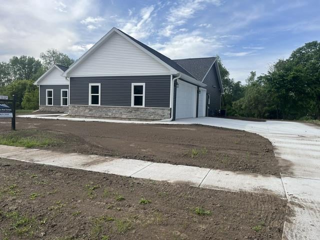 Photo of 190 Deerrun DRIVE, Fall River, WI 53932 (MLS # 2029621)