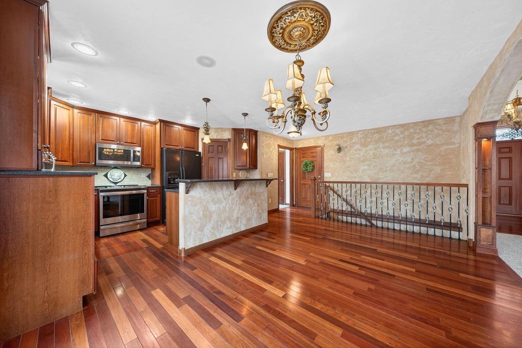 Photo of 2718 W Independence COURT, Appleton, WI 54914 (MLS # 50322721)