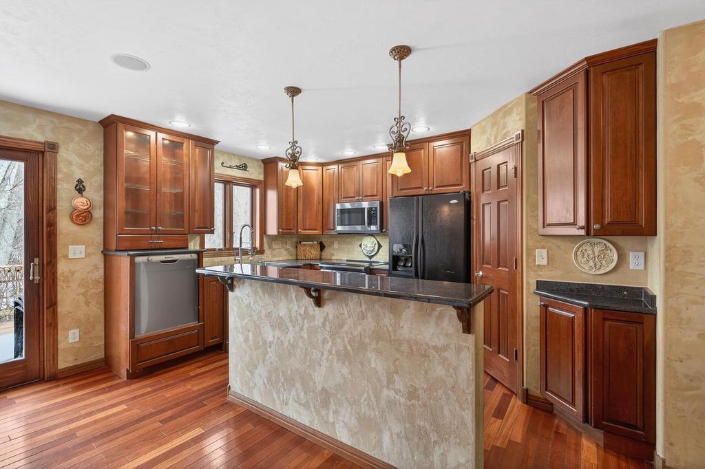 Photo of 2718 W Independence COURT, Appleton, WI 54914 (MLS # 50322721)