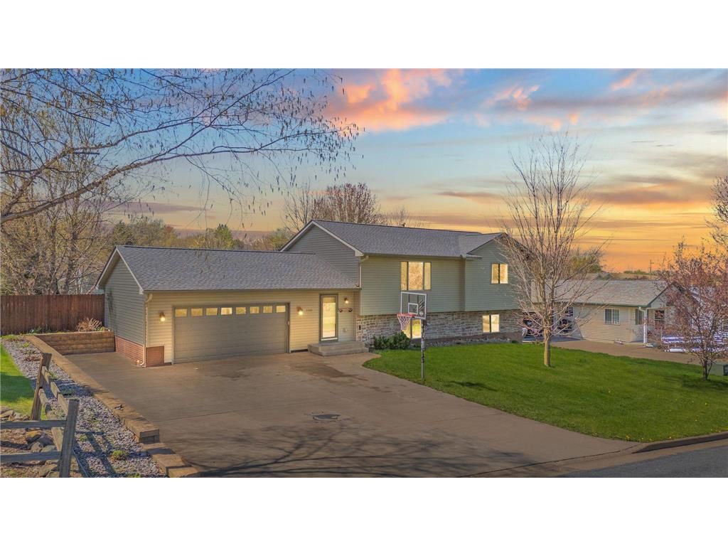 Photo of 1140 Eulaine CIRCLE, Hammond, WI 54015 (MLS # 7064004)