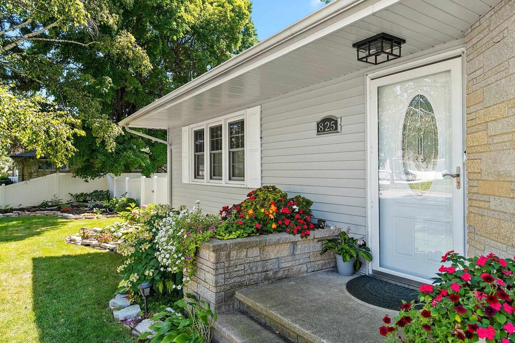 Photo of 825 W Marquette STREET, Appleton, WI 54914 (MLS # 50331604)