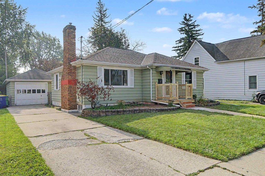 Photo of 835 14th AVENUE, Green Bay, WI 54304 (MLS # 50332039)