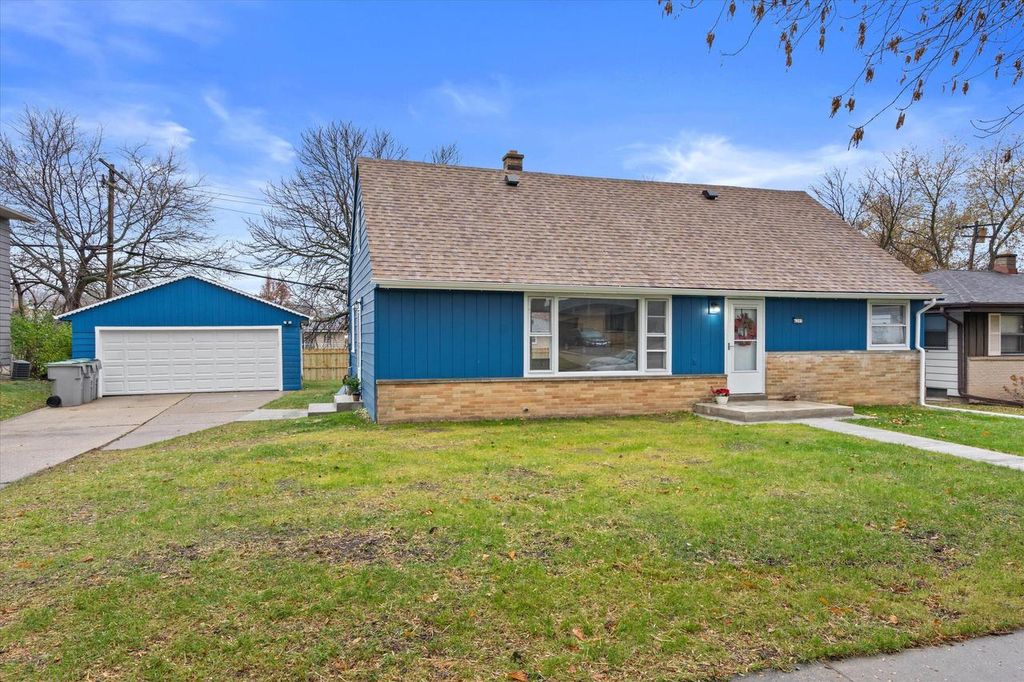 Photo of 4265 S 22nd STREET, Milwaukee, WI 53221 (MLS # 1943432)