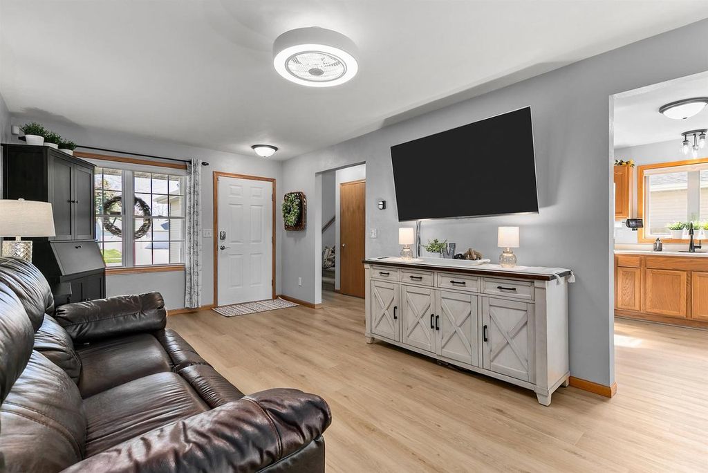 Photo of 223 Allen AVENUE, Oshkosh, WI 54901 (MLS # 50324157)