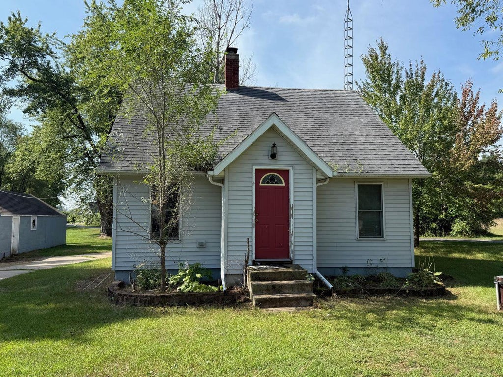 Photo of N10591 Lakeshore ROAD, Clintonville, WI 54929 (MLS # 50331977)