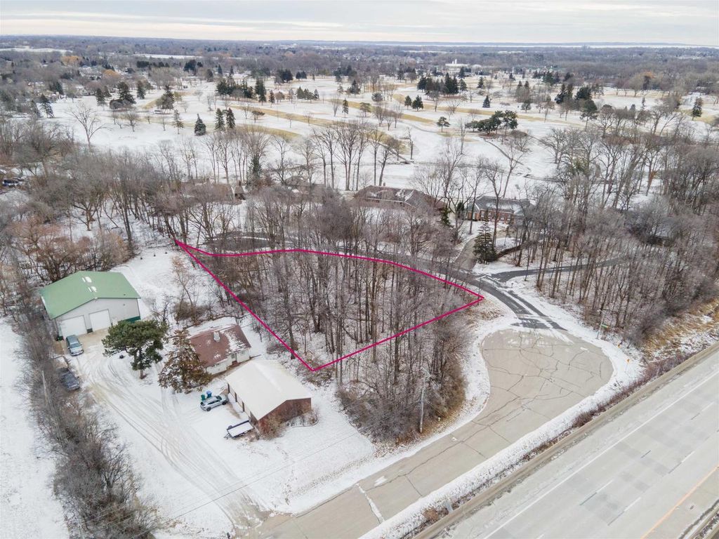 Photo of 10 Golf Terrace COURT, Appleton, WI 54914 (MLS # 50320080)