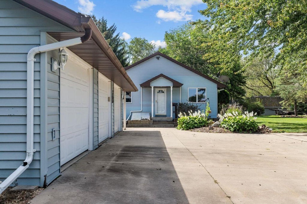 Photo of 8443 Oconnells Resort ROAD, Winnebago, WI 54986 (MLS # 50332348)