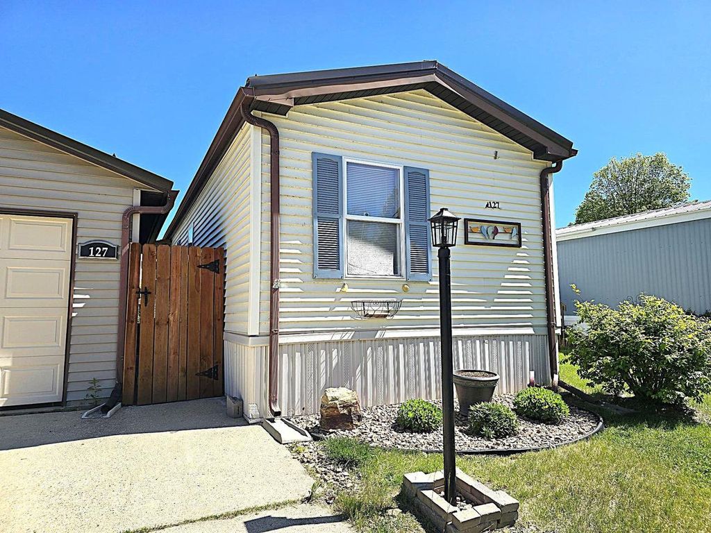 Photo of 127 Falling Creek CIRCLE, Janesville, WI 53548 (MLS # 2023060)