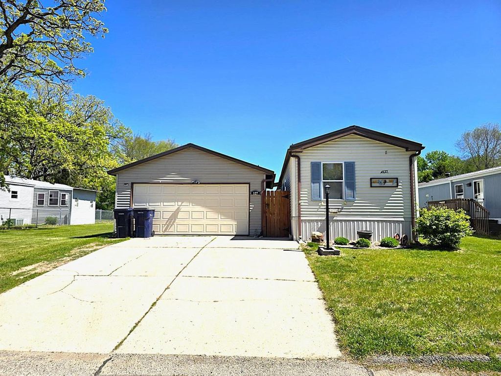 Photo of 127 Falling Creek CIRCLE, Janesville, WI 53548 (MLS # 2023060)