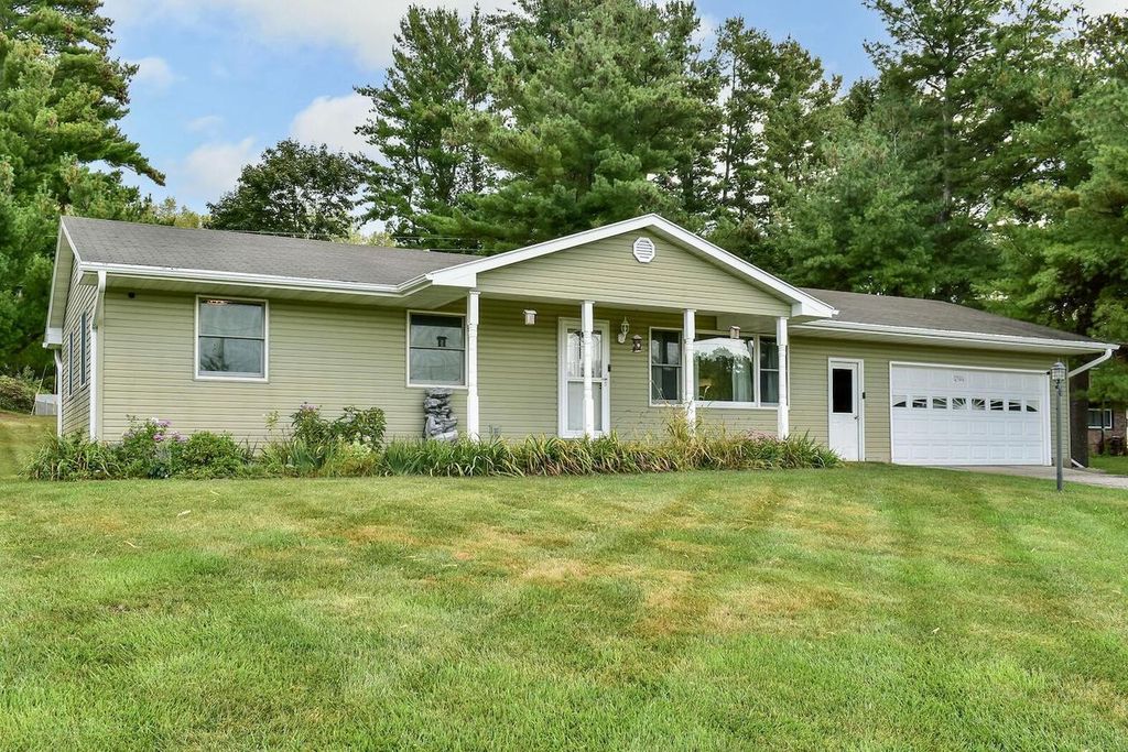 Photo of 1244 Fountain STREET, Fountain City, WI 54629 (MLS # 1935388)