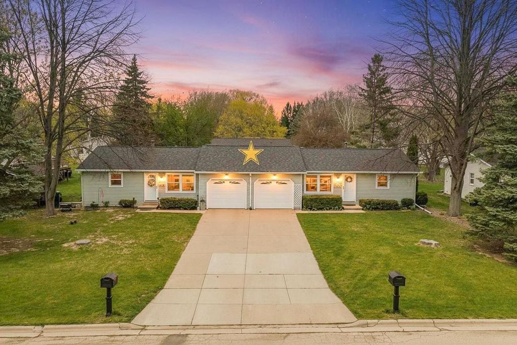 Photo of 2692 Lavender LANE, Green Bay, WI 54313 (MLS # 50325039)