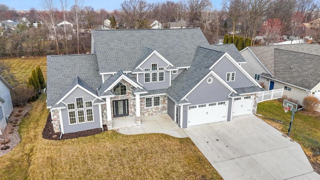 Photo of 657 Black Earth DRIVE, De Pere, WI 54115 (MLS # 50321350)