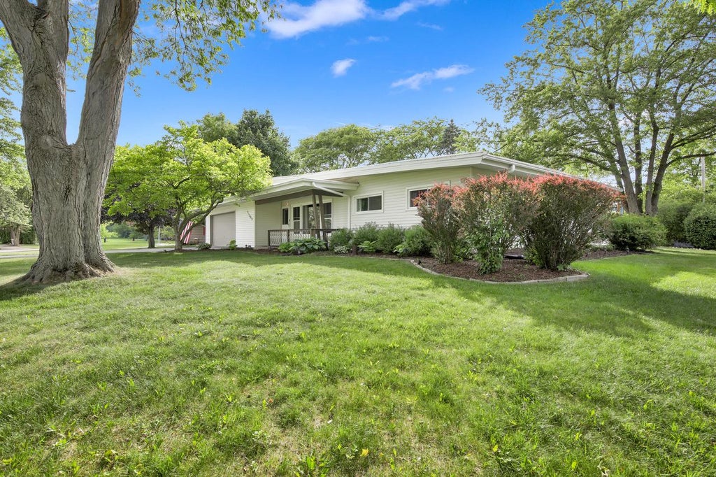Photo of 11300 Parkview LANE, Hales Corners, WI 53130 (MLS # 1964478)