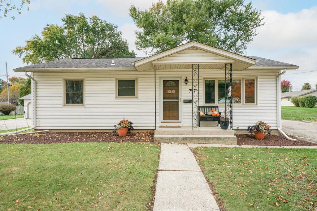 Photo of 757 8th AVENUE, Grafton, WI 53024 (MLS # 1940321)