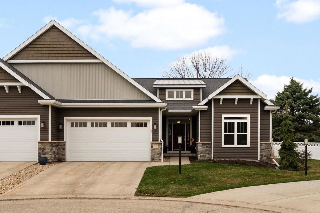 Photo of 21 Bentley WAY, Fitchburg, WI 53711 (MLS # 2019819)
