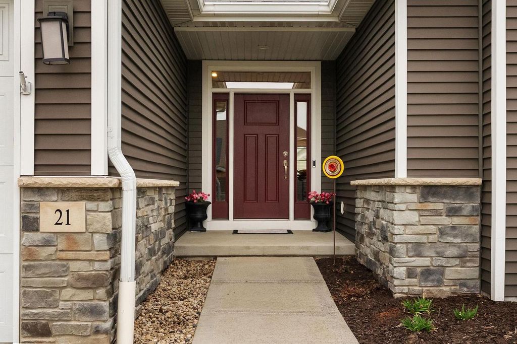 Photo of 21 Bentley WAY, Fitchburg, WI 53711 (MLS # 2019819)