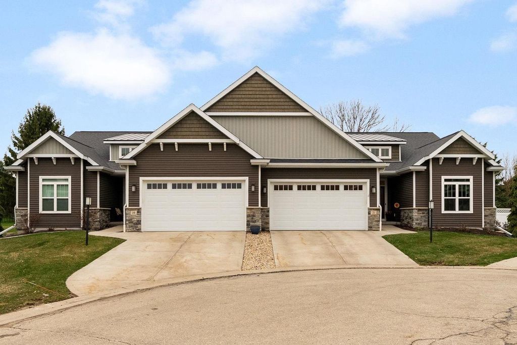 Photo of 21 Bentley WAY, Fitchburg, WI 53711 (MLS # 2019819)