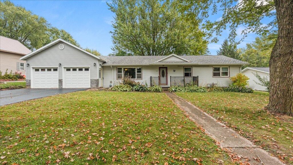 Photo of 727 Garfield AVENUE, Viroqua, WI 54665 (MLS # 1936791)