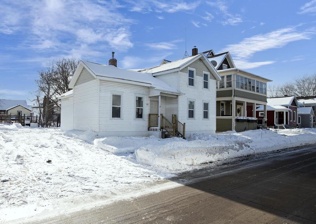 Photo of 321 E Parkway AVENUE, Oshkosh, WI 54901 (MLS # 50319139)