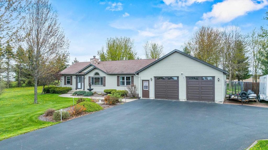 Photo of 9816 Lincoln AVENUE, Marshfield, WI 54449 (MLS # 22602118)