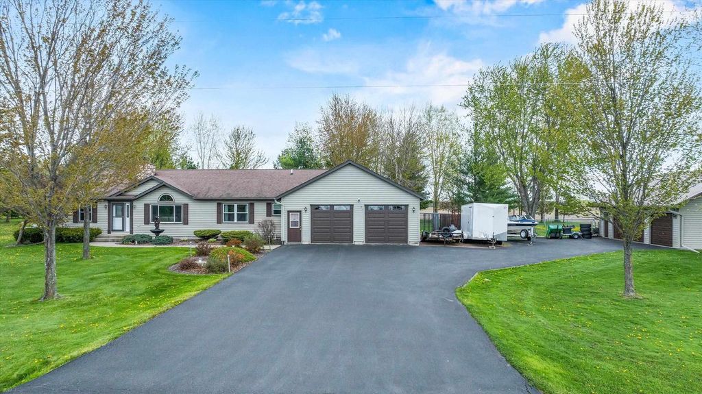 Photo of 9816 Lincoln AVENUE, Marshfield, WI 54449 (MLS # 22602118)