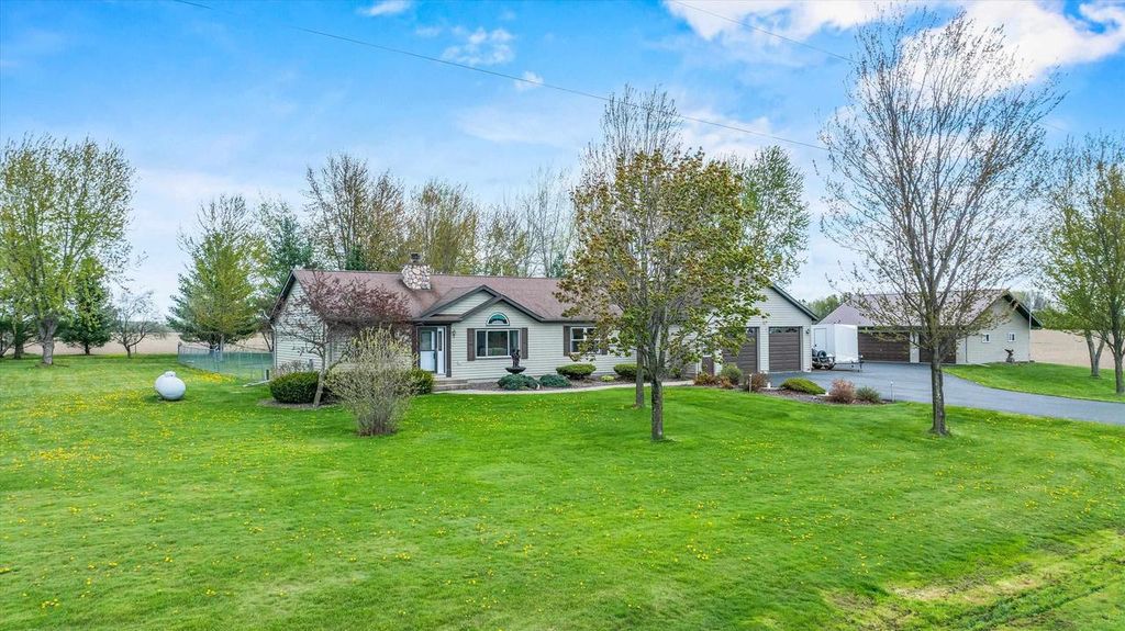 Photo of 9816 Lincoln AVENUE, Marshfield, WI 54449 (MLS # 22602118)