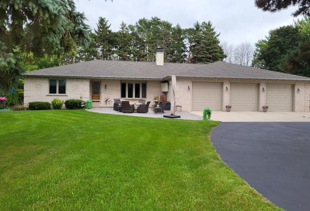 Photo of 3810 Nicolet DRIVE, Green Bay, WI 54311 (MLS # 50316430)