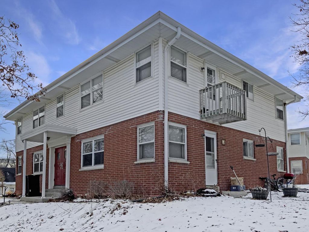 Photo of 870 Perkins AVENUE, Waukesha, WI 53186 (MLS # 1947516)