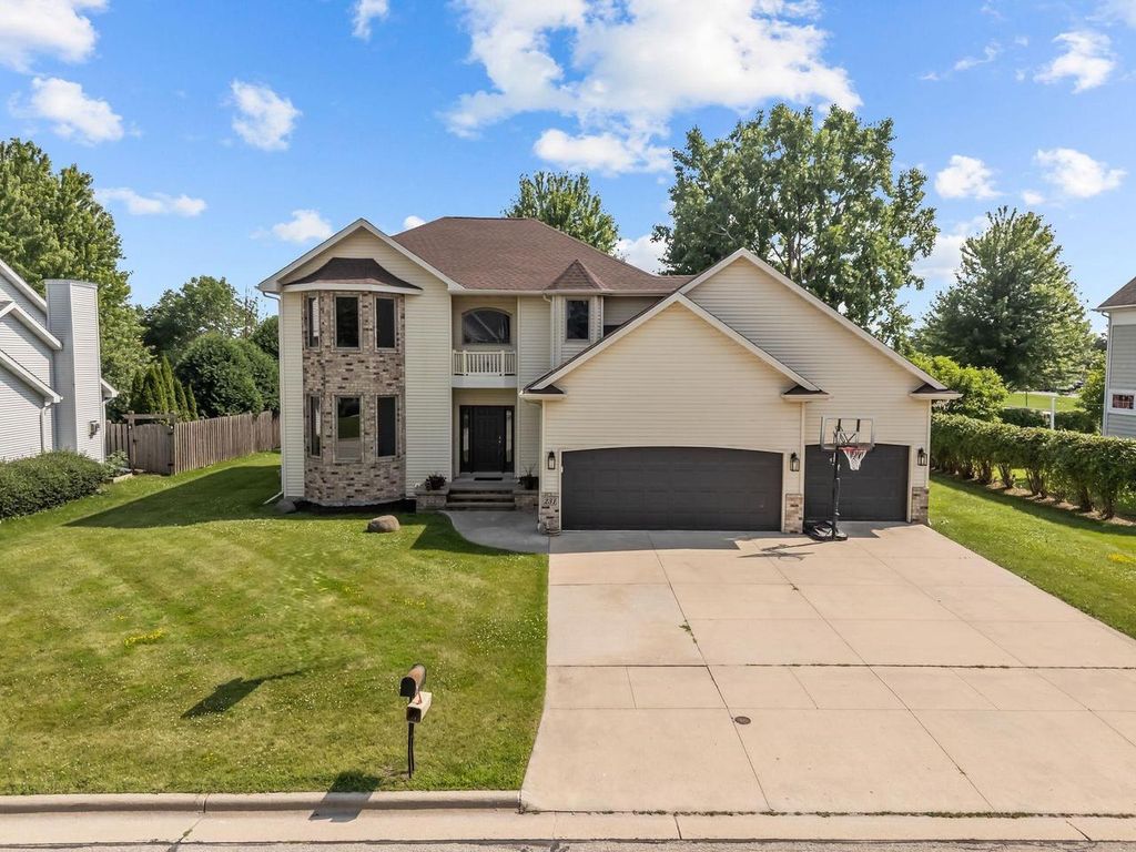 Photo of 231 Bosworth LANE, Neenah, WI 54956 (MLS # 50319374)