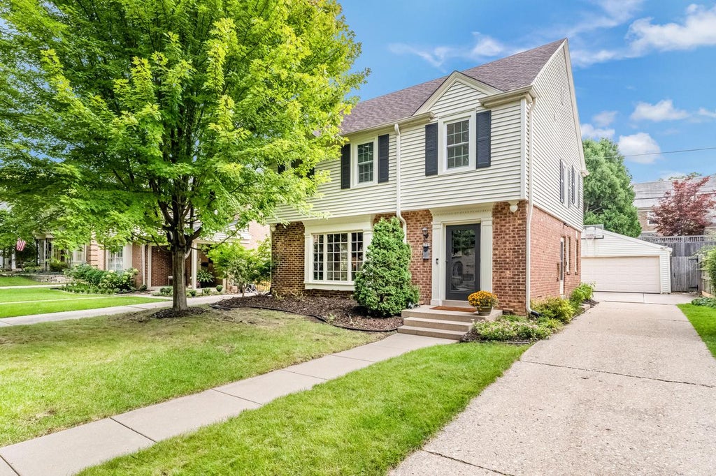 Photo of 4760 N Woodburn STREET, Whitefish Bay, WI 53211 (MLS # 1979633)