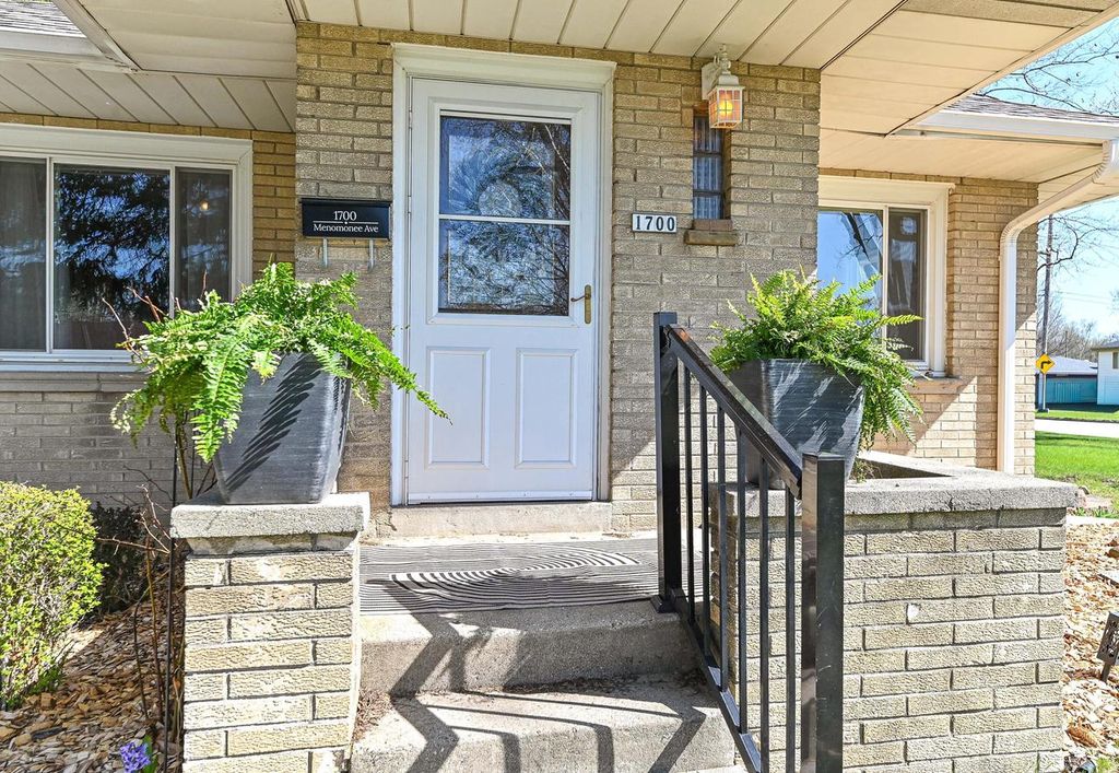 Photo of 1700 Menomonee AVENUE, South Milwaukee, WI 53172 (MLS # 1959419)