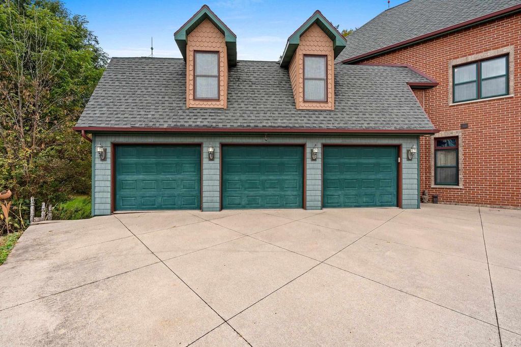 Photo of 2133 Palmer COURT, Green Bay, WI 54311 (MLS # 50317157)