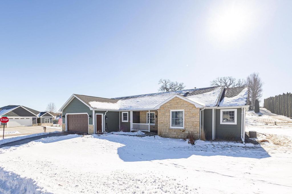 Photo of 105 Ridge AVENUE, Benton, WI 53803 (MLS # 2015842)