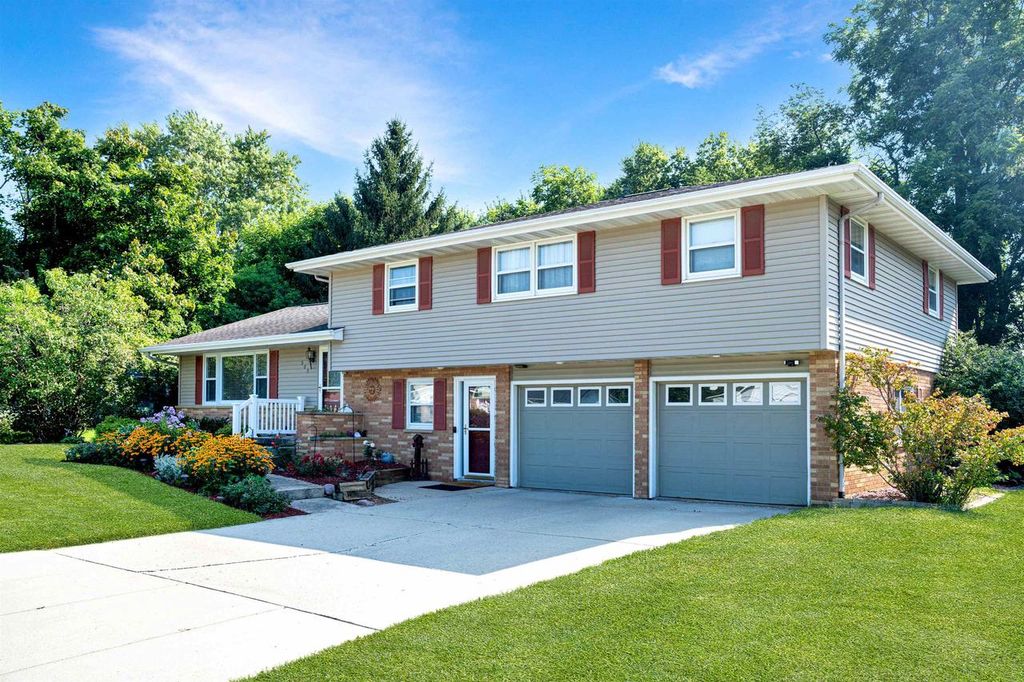 Photo of 503 Birkinbine DRIVE, Sun Prairie, WI 53590 (MLS # 2019852)