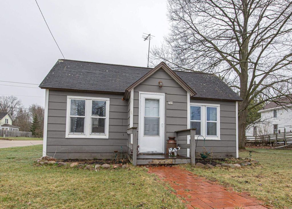 Photo of 217 E Main STREET, Suring, WI 54174 (MLS # 50323775)