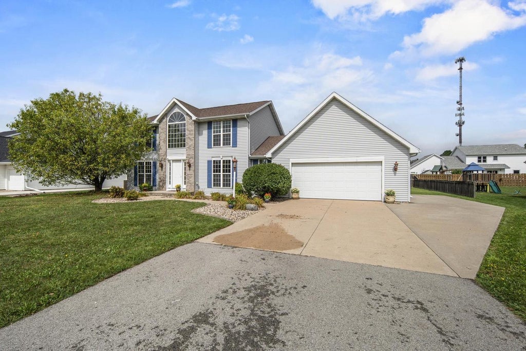 Photo of W6832 Basswood LANE, Appleton, WI 54915 (MLS # 50332418)