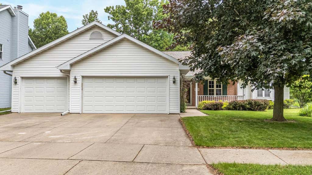 Photo of 1424 E Keystone LANE, Appleton, WI 54913 (MLS # 50328192)