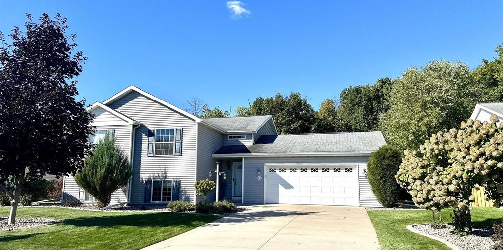 Photo of 2340 Ladybird DRIVE, Neenah, WI 54956 (MLS # 50316371)